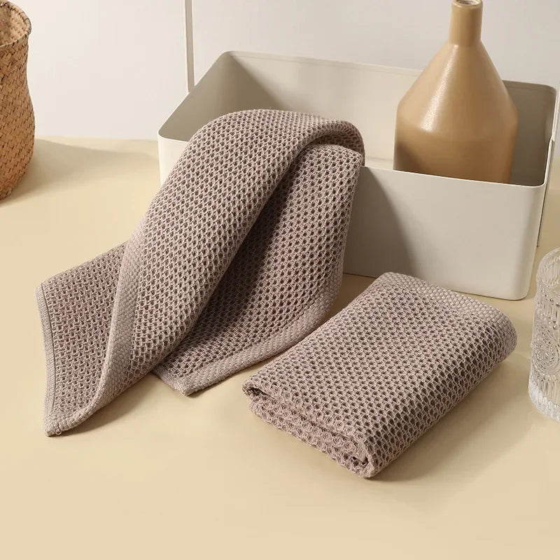 MONOVA – Ultra-absorbent towels in an elegant minimalist neutral color palette