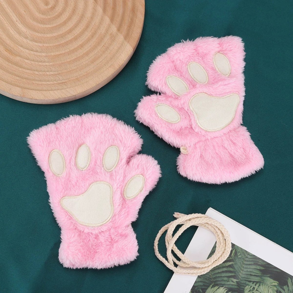 CATCOSY – Soft cat mittens for cozy winter joy