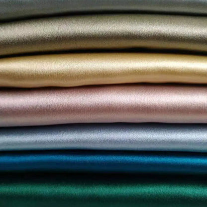 GLOSSNIGHT – High-quality silk pillowcase for hair care & skin regeneration