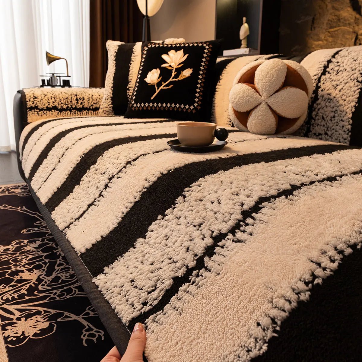 FURBLOCK – Plush, non-slip couch cover – universal, thick sofa protector against hair & dirt