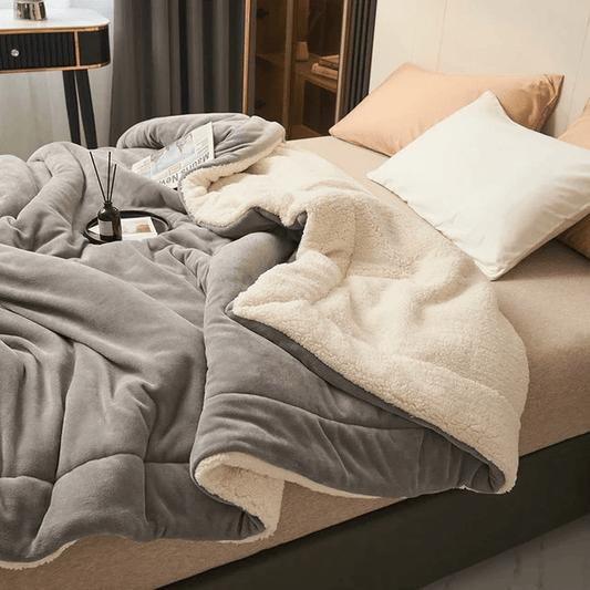 KuschelTraum – Soft Flannel Fleece Blanket for Comfort and Security