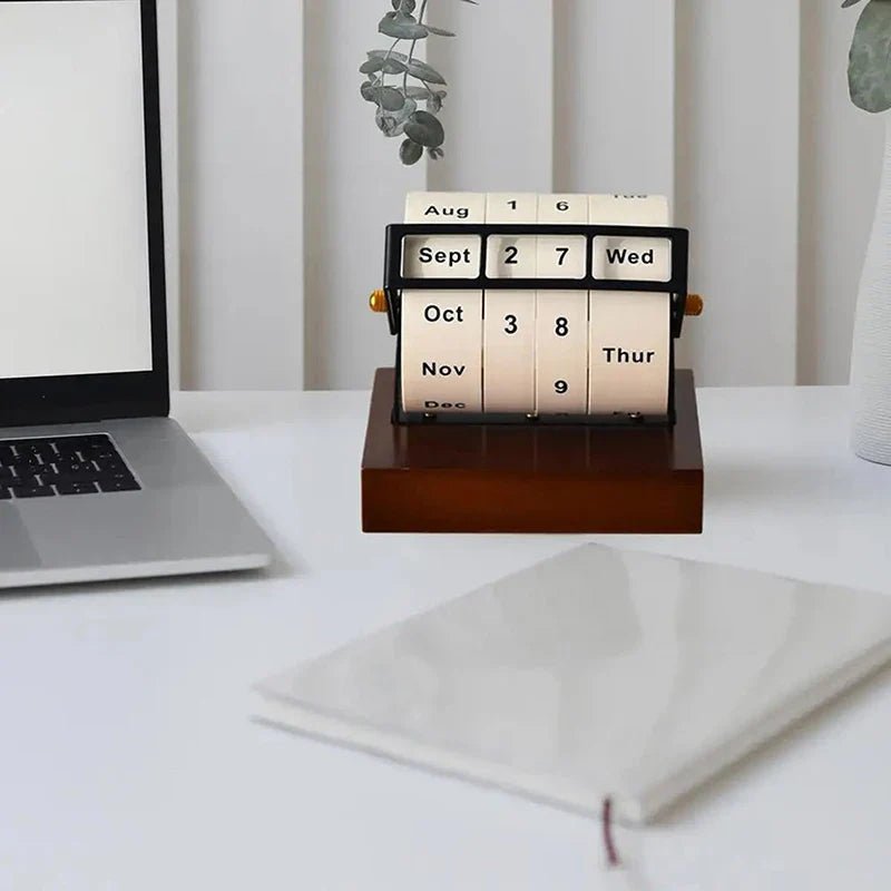 SPINDESK – Mid-Century wooden rotary calendar for tasteful desk design