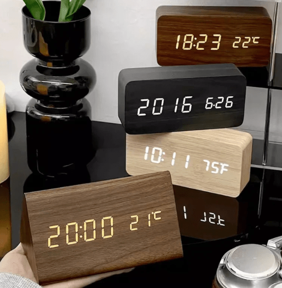 WoodSense LED wooden clock - Voice-controlled & stylish for every room