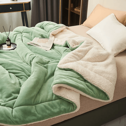 KuschelTraum – Soft Flannel Fleece Blanket for Comfort and Security