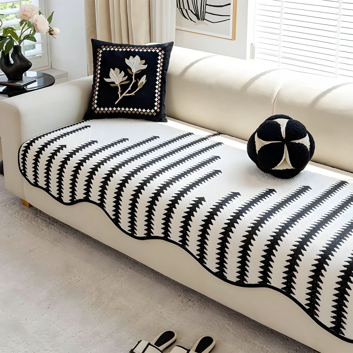 ChevronLuxe – Modern chenille sofa cover with stylish protection