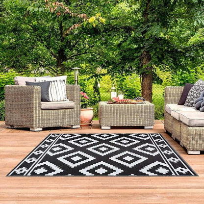 PATIOLOOM – High-quality outdoor garden rug, easy to clean & weatherproof