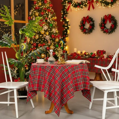 CAROLTARTAN – Festive checkered tablecloth made of durable polyester for the Christmas dinner
