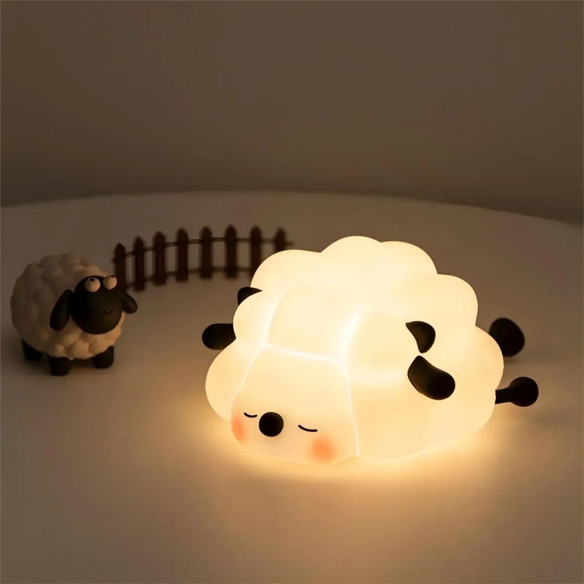 HAPPYTOT – BPA-free night light for cozy falling asleep and gentle light