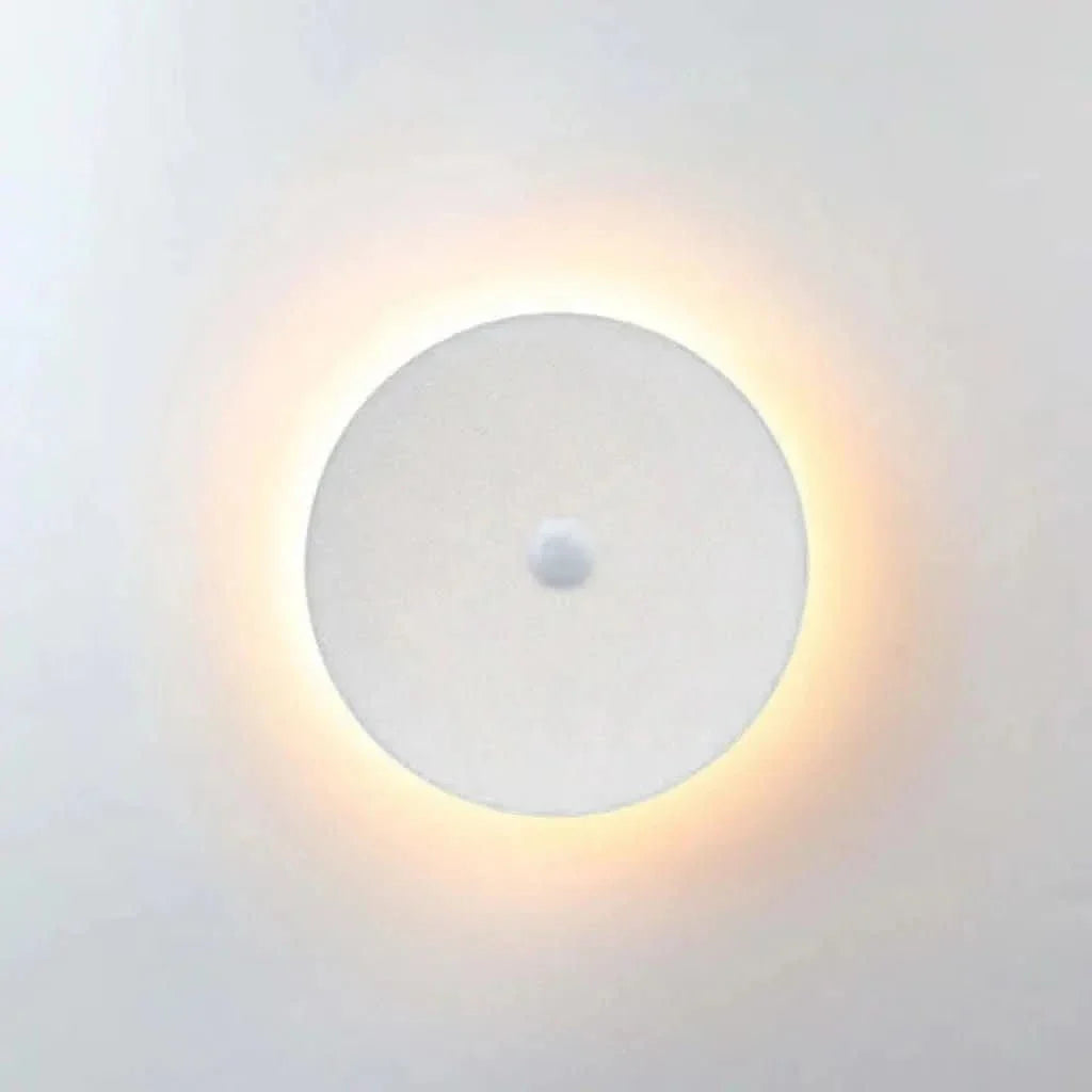 Orr Outdoor Wall Lamp - Minimalist LED wall light in round or square, IP65