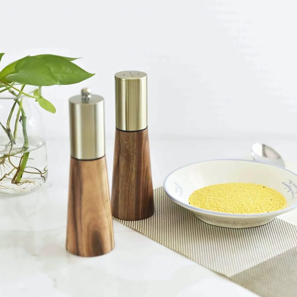 SPICEWOOD – Elegant salt and pepper mill set made of wood