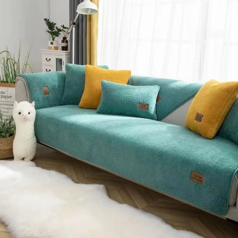 COUCHCLOUD – Plush sofa cover made of lambswool for warmth and protection