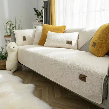 COUCHCLOUD – Plush sofa cover made of lambswool for warmth and protection