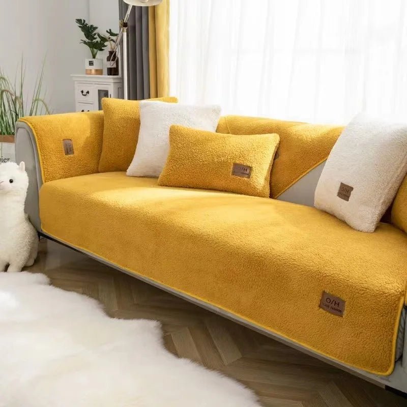COUCHCLOUD – Plush sofa cover made of lambswool for warmth and protection