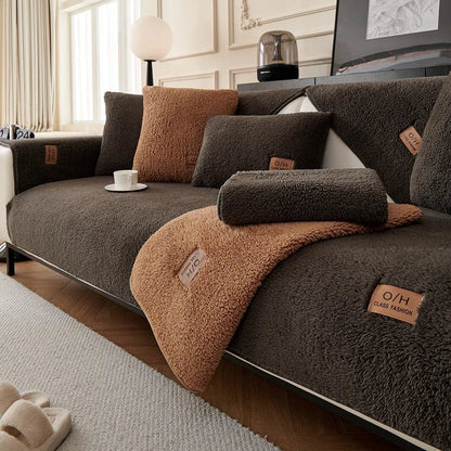 COUCHCLOUD – Plush sofa cover made of lambswool for warmth and protection