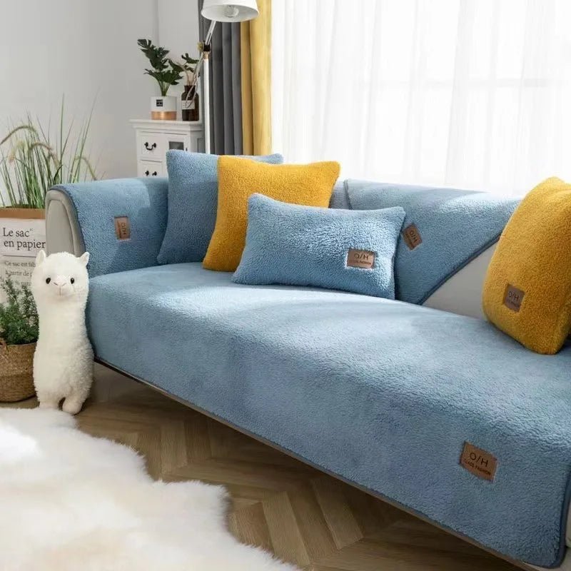 COUCHCLOUD – Plush sofa cover made of lambswool for warmth and protection