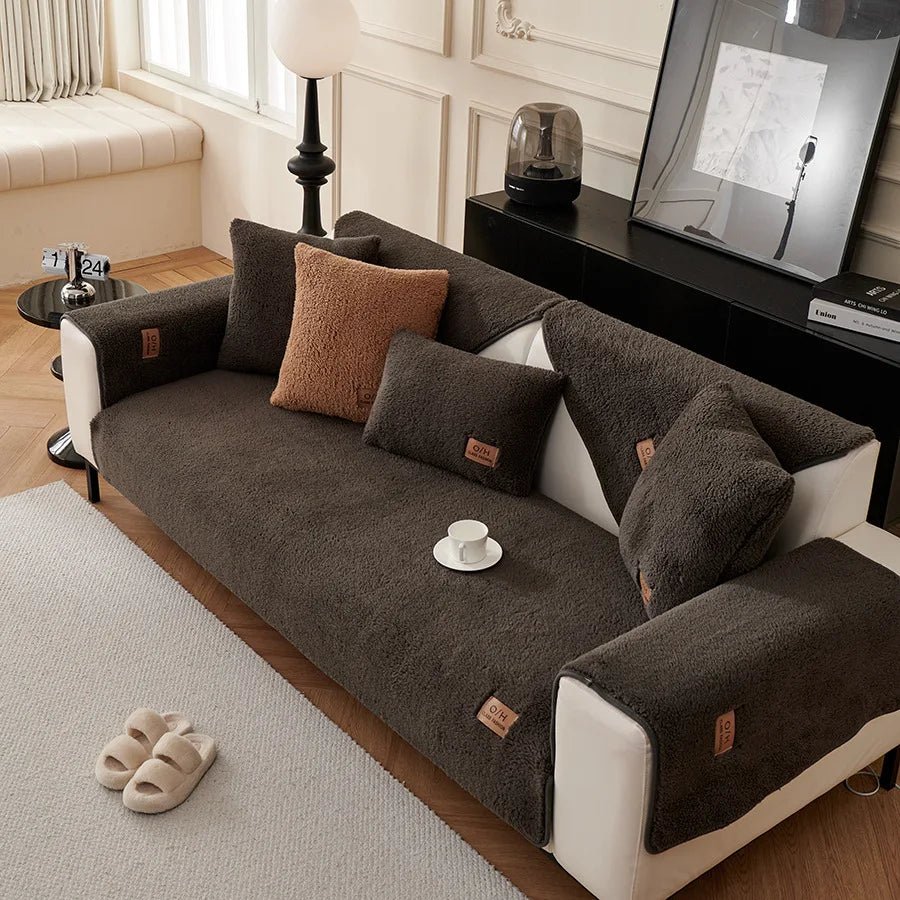 COUCHCLOUD – Plush sofa cover made of lambswool for warmth and protection
