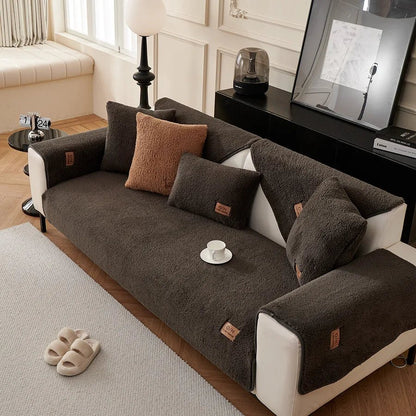 COUCHCLOUD – Plush sofa cover made of lambswool for warmth and protection