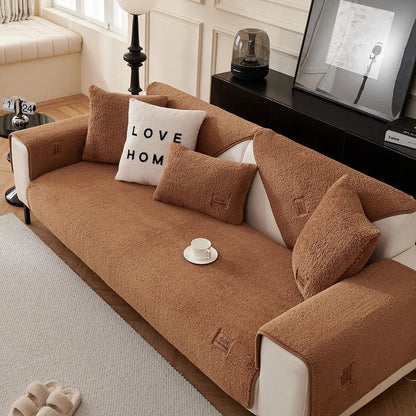 COUCHCLOUD – Plush sofa cover made of lambswool for warmth and protection