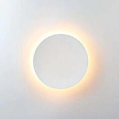 Orr Outdoor Wall Lamp - Minimalist LED wall light in round or square, IP65