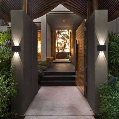 Waterproof LED outdoor wall light - Elegant & energy-efficient outdoor lighting made of aluminium