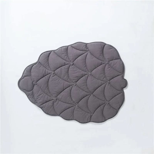 LeafPaws Blanket - Stylish dog blanket in leaf shape with soft padding & versatile use