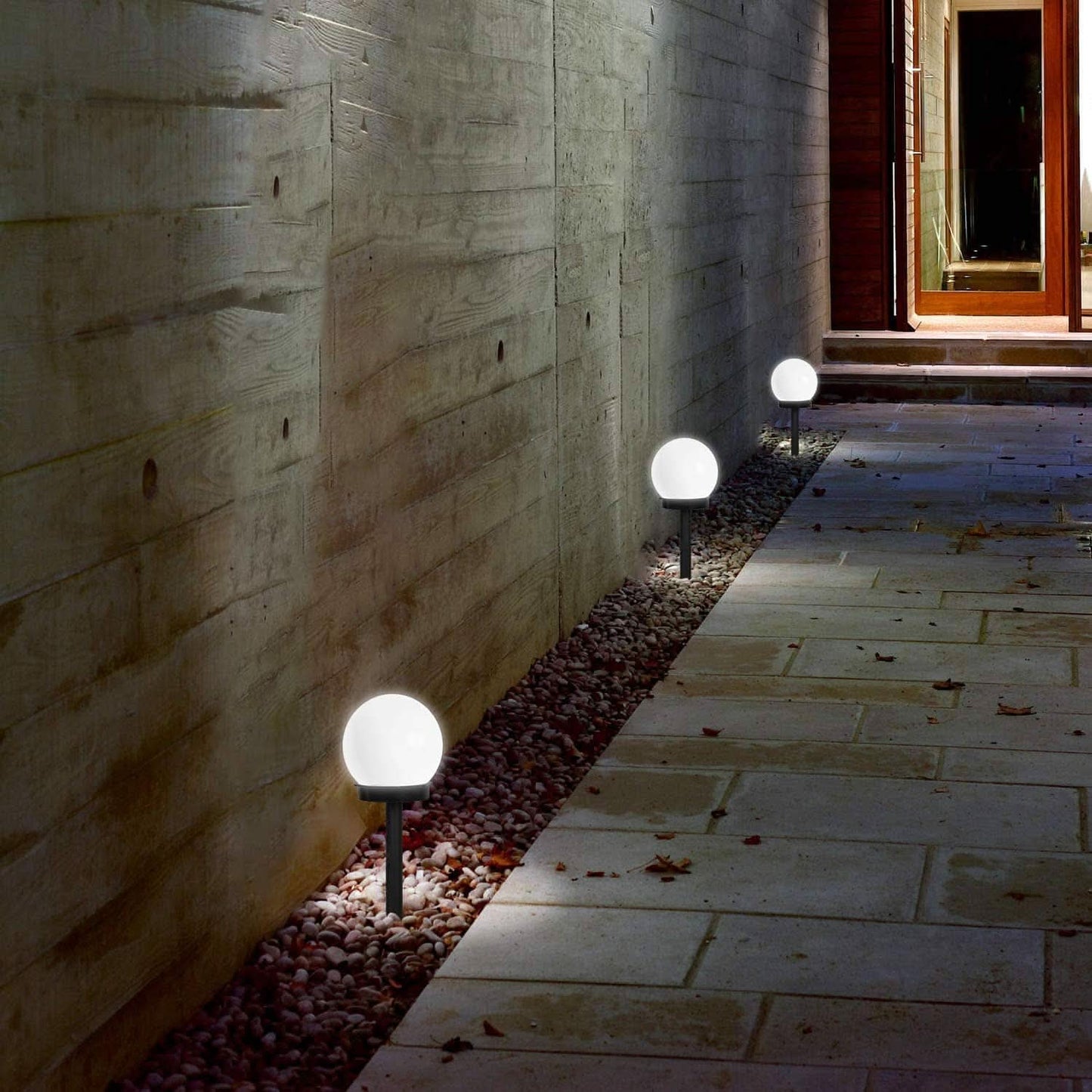 Round LED solar garden light - Energy-efficient and stylish garden lighting with automatic light control