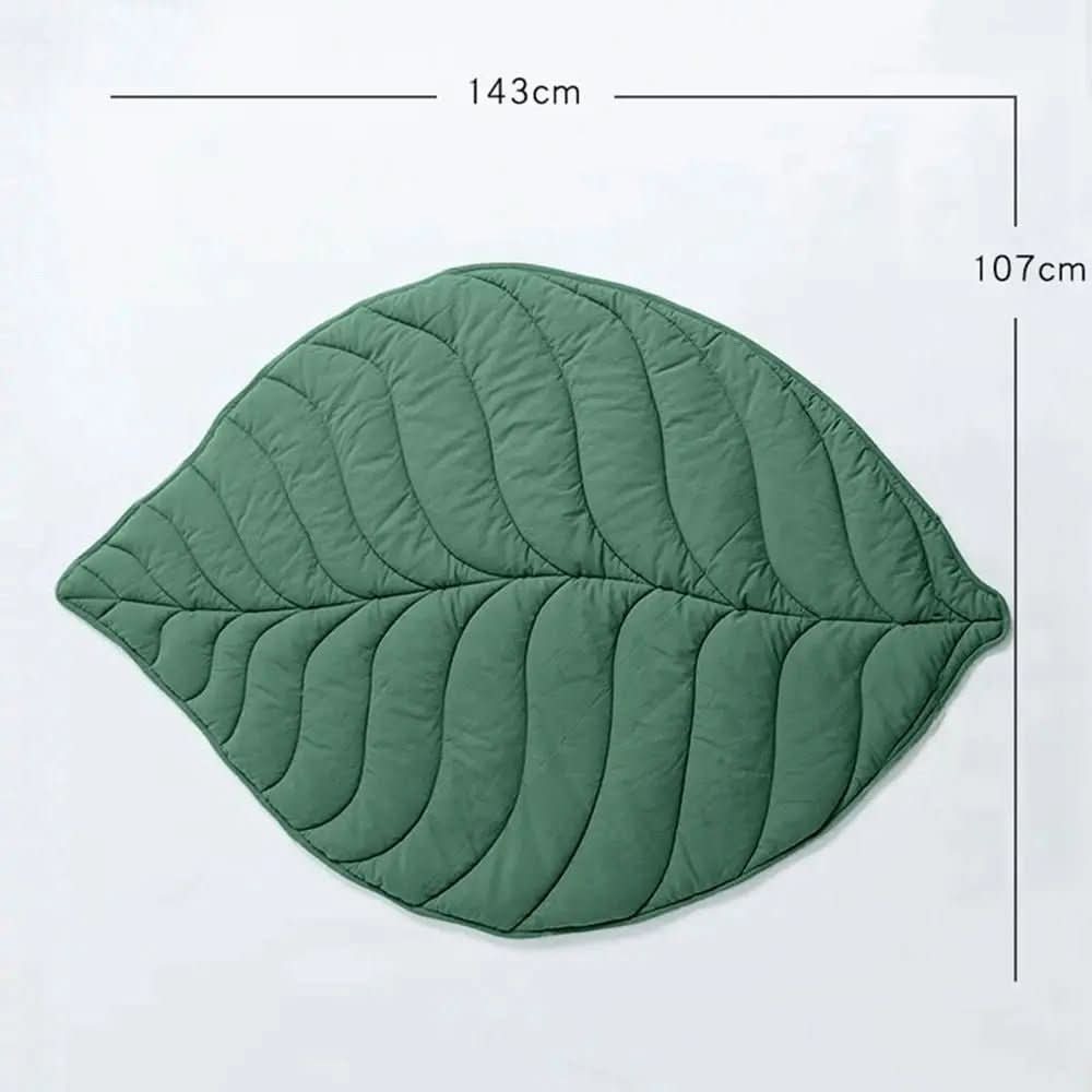 LeafPaws Blanket - Stylish dog blanket in leaf shape with soft padding & versatile use